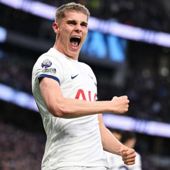 <a href='https://www.m.bvzueha.com/news/tag/267.html' style='color: blue;'>英超</a>賽場：熱刺大勝埃弗頓，范德芬榮膺隊內最佳