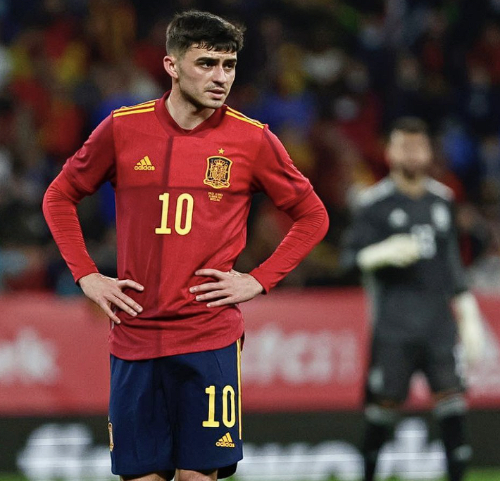 佩德里傷缺致巴薩中場(chǎng)受損，球隊(duì)積極調(diào)整應(yīng)對(duì)多線挑戰(zhàn)