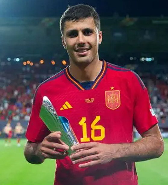 曼城積極推進(jìn)羅德里續(xù)約事宜，力求穩(wěn)固核心陣容