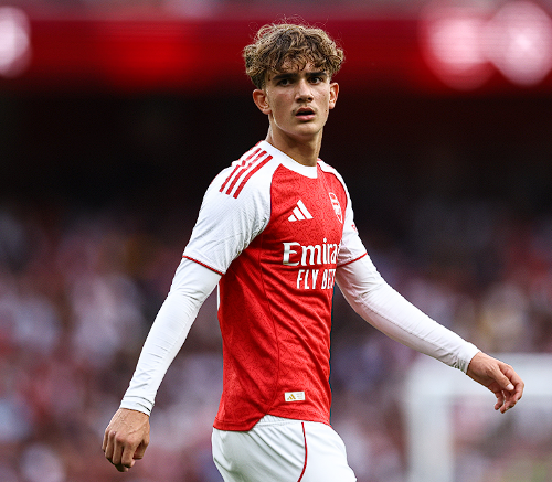 阿森納聯(lián)賽杯晉級：青訓(xùn)新星閃耀，阿爾特塔暢談未來展望