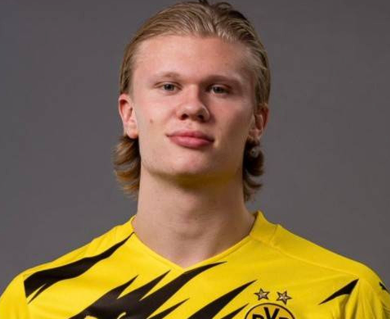 近日，西班牙足球轉(zhuǎn)會(huì)市場(chǎng)傳出了一則備受矚目的消息，皇馬與挪威鋒線新星哈蘭德之間的轉(zhuǎn)會(huì)傳聞引發(fā)了廣泛關(guān)注。據(jù)西班牙知名記者Jorge Picón在相關(guān)渠道透露，這一傳聞并非毫無(wú)根據(jù)的猜測(cè)。 從哈蘭德本人的意愿來(lái)看，有可靠消息源——哈蘭德身邊人士證實(shí)，這位年輕且極具天賦的球員內(nèi)心深處十分渴望能夠身披皇馬的白色戰(zhàn)袍，為這支<a href='https://www.m.bvzueha.com/news/tag/284.html' style='color: blue;'>西甲</a>豪門(mén)效力。哈蘭德作為當(dāng)今足壇備受矚目的新生代前鋒，其出色的身體素質(zhì)、門(mén)前嗅覺(jué)以及強(qiáng)大的得分能力，使他成為了眾多豪門(mén)俱樂(lè)部覬覦的對(duì)象。而皇馬，作為歐洲足壇的頂級(jí)豪門(mén)，擁有悠久的歷史、輝煌的戰(zhàn)績(jī)以及龐大的球迷基礎(chǔ)，對(duì)于任何有追求的球員來(lái)說(shuō)，都具有極大的吸引力。 與此同時(shí)，西班牙媒體還報(bào)道了另一則與皇馬陣容變動(dòng)相關(guān)的消息。如果皇馬陣中的巴西球星維尼修斯選擇離開(kāi)球隊(duì)，那么皇馬管理層極有可能將引進(jìn)哈蘭德作為重要的補(bǔ)強(qiáng)舉措。Jorge Picón在播客節(jié)目中進(jìn)一步闡述了相關(guān)情況，他提到哈蘭德的經(jīng)紀(jì)人皮門(mén)塔曾多次公開(kāi)強(qiáng)調(diào)，球員在職業(yè)生涯的規(guī)劃上擁有高度的自主權(quán)，他掌控著自己的命運(yùn)走向。并且，哈蘭德與<a  style='color: blue;'>曼城</a>之間存在解約金條款這一特殊情況，盡管目前該條款的具體金額尚未向外界公布，但這無(wú)疑為哈蘭德未來(lái)的轉(zhuǎn)會(huì)提供了一種潛在的可能性。 Jorge Picón還針對(duì)哈蘭德加盟皇馬的可能性與維尼修斯的處境之間的關(guān)系發(fā)表了看法。他指出，目前維尼修斯并未完全拒絕與皇馬續(xù)約，雙方都秉持著積極的態(tài)度，相信能夠達(dá)成新的協(xié)議。然而，一旦維尼修斯最終決定留隊(duì)，那么哈蘭德加盟皇馬的可能性將會(huì)大幅降低。畢竟，皇馬在陣容構(gòu)建上需要綜合考慮多個(gè)因素，包括球員的位置、戰(zhàn)術(shù)體系以及薪資結(jié)構(gòu)等。 綜上所述，皇馬與哈蘭德之間的轉(zhuǎn)會(huì)傳聞并非空穴來(lái)風(fēng)，它涉及到球員的個(gè)人意愿、俱樂(lè)部的陣容規(guī)劃以及復(fù)雜的轉(zhuǎn)會(huì)條款等多個(gè)方面。未來(lái)，這一傳聞將如何發(fā)展，哈蘭德是否會(huì)真的披上皇馬的戰(zhàn)袍，值得我們持續(xù)關(guān)注。