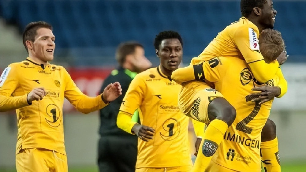 黑馬主場鏖戰(zhàn)藍(lán)軍，歐冠生死局懸念陡升