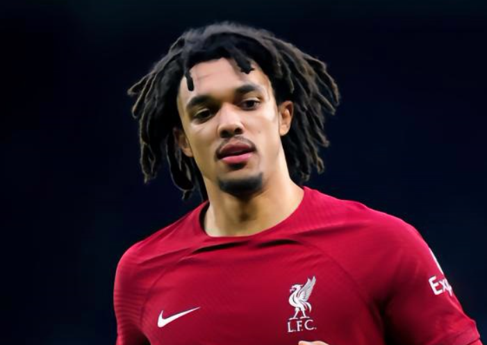 阿諾德重返安菲爾德：噓聲背后的爭(zhēng)議與解讀