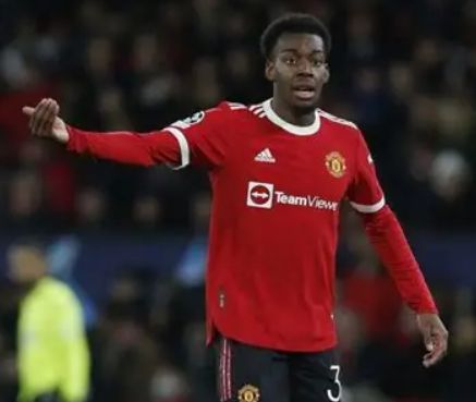 伊蘭加轉會紐卡后的表現落差：從森林閃耀到圣詹姆斯公園的黯淡