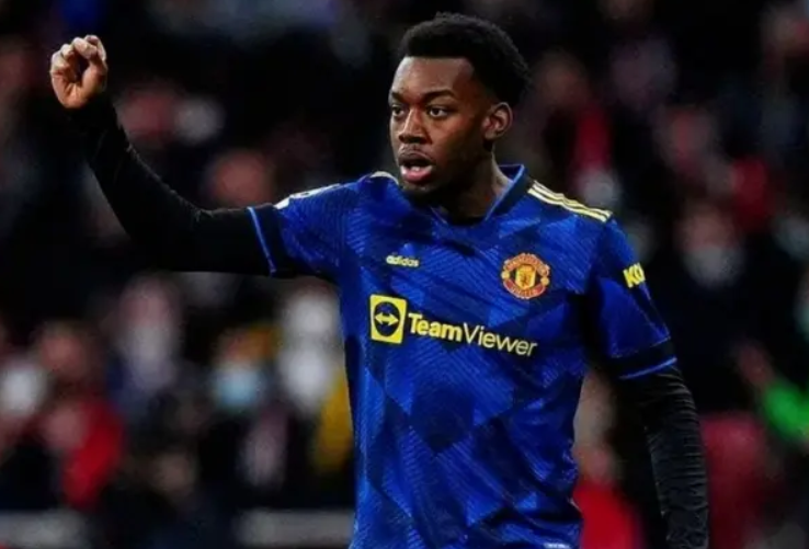 伊蘭加轉會紐卡后的表現落差：從森林閃耀到圣詹姆斯公園的黯淡