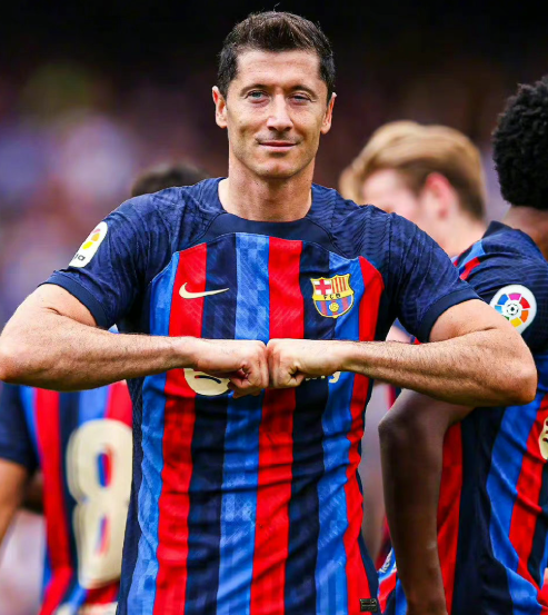 <a href='https://www.m.bvzueha.com/news/tag/284.html' style='color: blue;'>西甲</a>激戰(zhàn)巴薩客場告捷，萊萬帽子戲法后暢談賽后心得