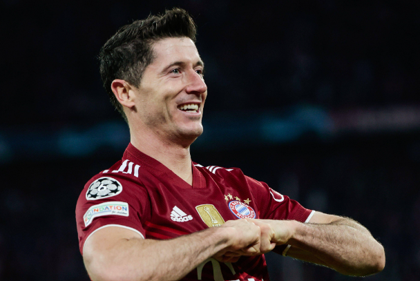 西甲激戰(zhàn)巴薩客場告捷，萊萬帽子戲法后暢談賽后心得