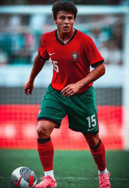 <a href='https://www.m.bvzueha.com/news/tag/1124.html' style='color: blue;'>巴黎圣日耳曼</a>客場(chǎng)險(xiǎn)勝里昂：若昂 - 內(nèi)維斯補(bǔ)時(shí)建功談賽后感悟