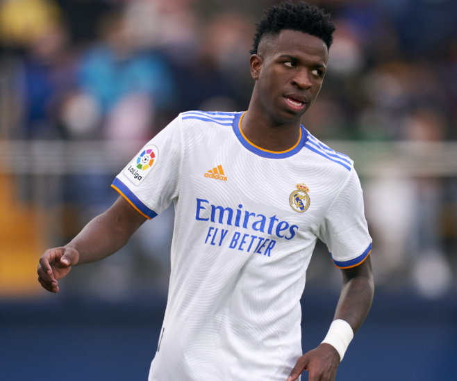 維尼修斯續(xù)約風(fēng)波升級(jí)，皇馬面臨艱難抉擇