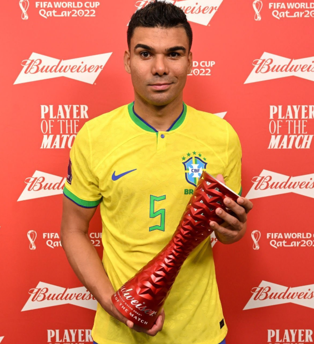 曼聯(lián)與卡塞米羅續(xù)約談判：薪資難題與未來(lái)走向