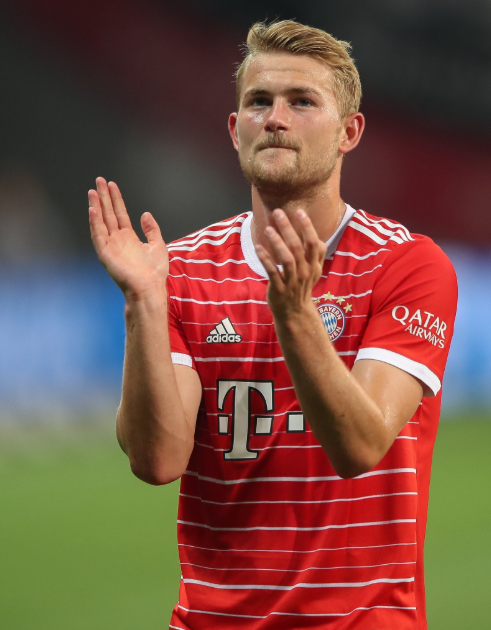 德里赫特：從低谷中崛起，于競爭中奮進