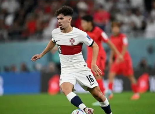 歐冠激戰(zhàn)：維蒂尼亞帽子戲法助力巴黎逆轉(zhuǎn)，暢談賽場(chǎng)感悟