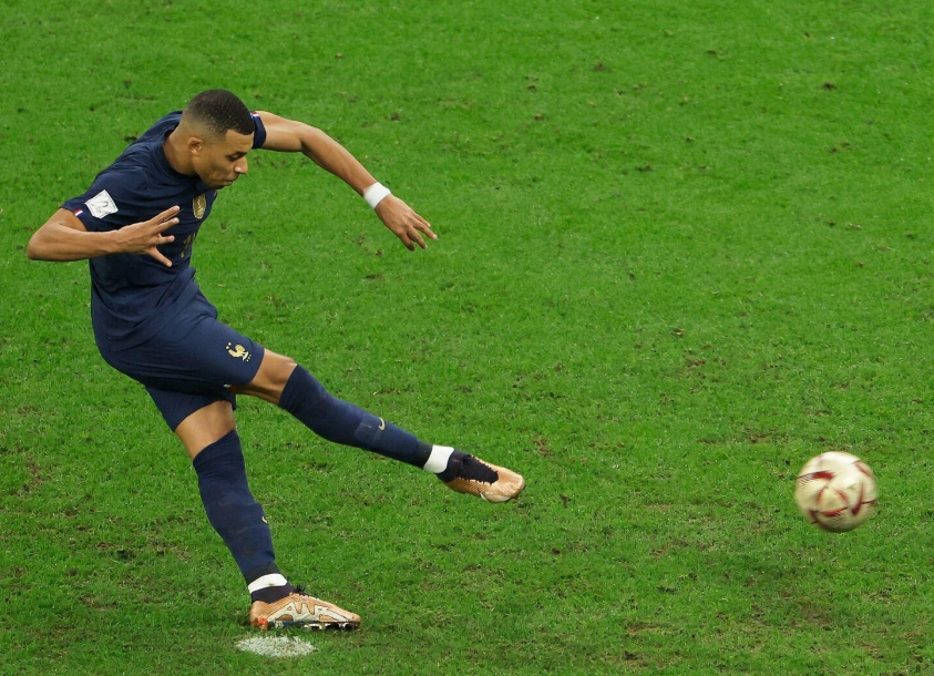 歐冠激戰(zhàn)：姆巴佩大四喜助皇馬險(xiǎn)勝，賽后暢談比賽感受