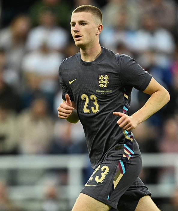 多隊(duì)競逐亞當(dāng)&middot;沃頓：轉(zhuǎn)會(huì)市場風(fēng)云下的權(quán)衡與博弈